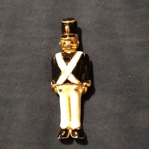 ❤️ Toy soldier pin